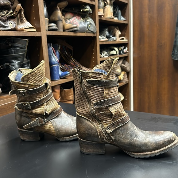 Freebird Apex embossed moto boots. - Picture 4 of 7